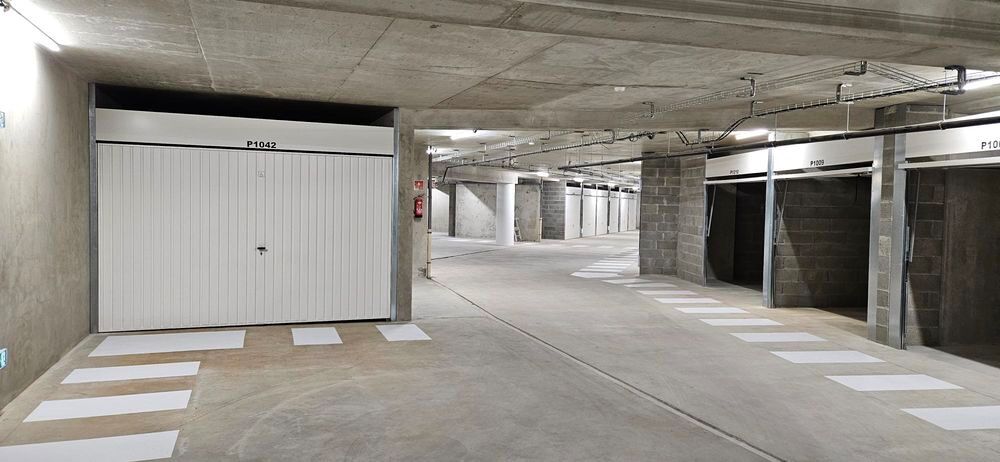 Location Parking/Garage Garages fermés, Résidence sécurisée centre-ville de Gex Gex