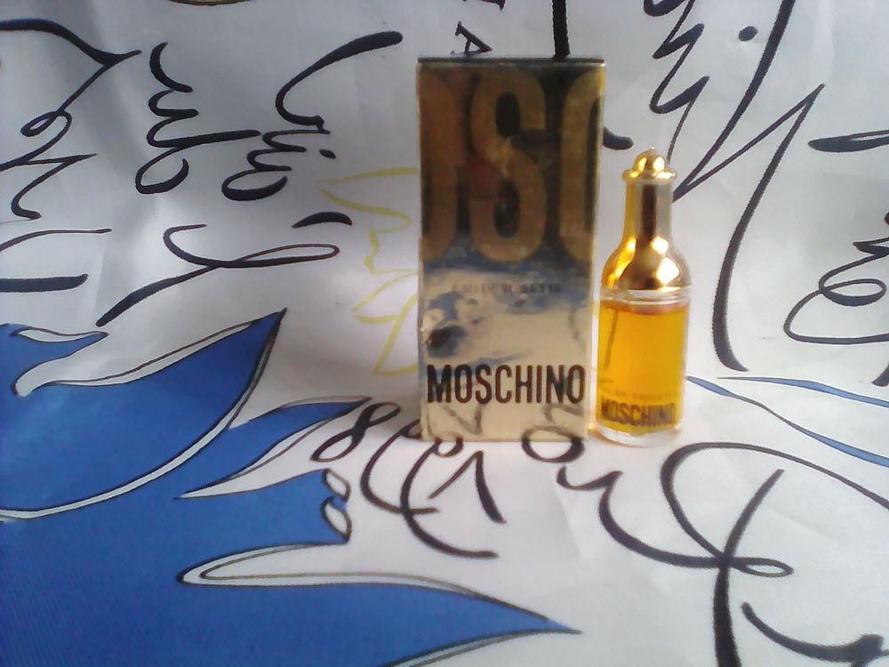 MOSCHINO 