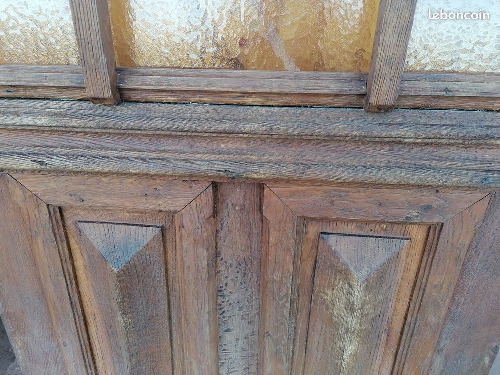 Porte ext&eacute;rieure ancienne en bois massif et moulures + vitr&eacute; Bricolage