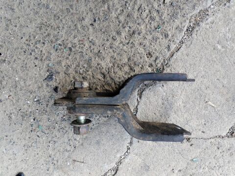 Patte support moteur infrieur CITROEN SAXO (2002) essence 1 Brillon-en-Barrois (55)