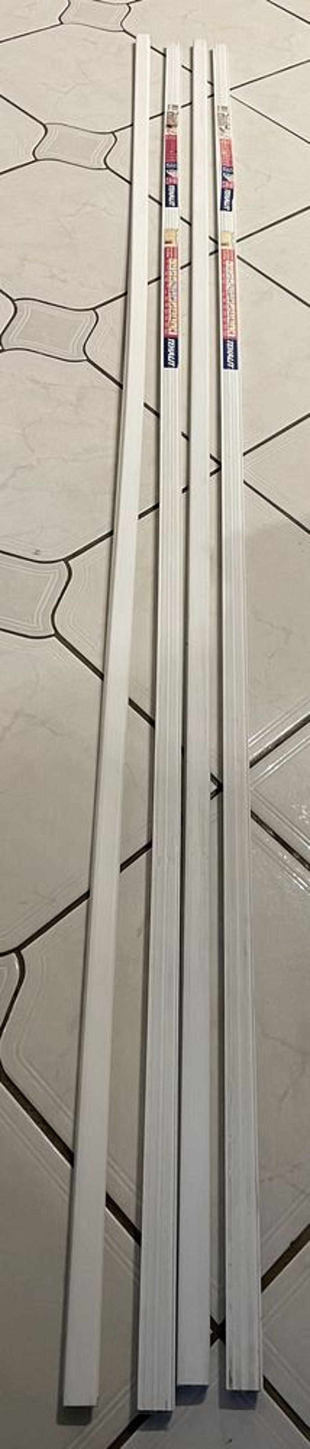 Lot de 4 moulures blanches de marque TEHALIT 12x20 Longueur Bricolage