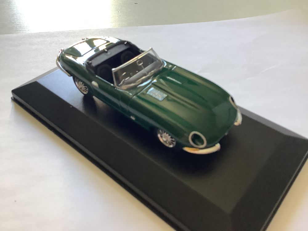JAGUAR TYPE E 1965. Voiture miniature 