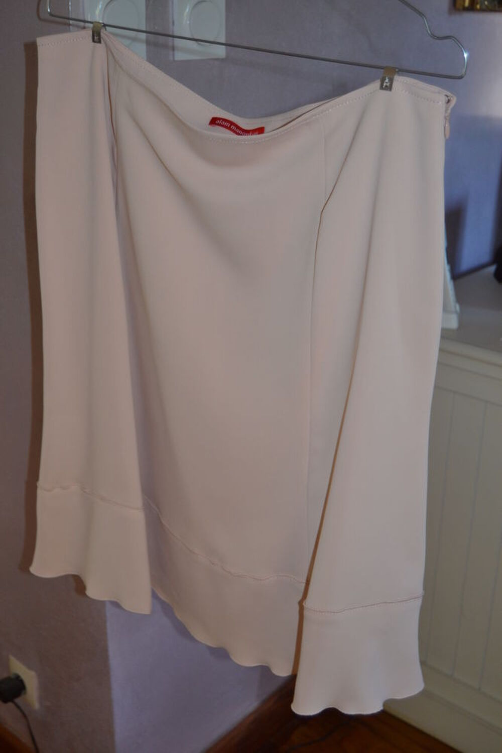TRES BELLE JUPE MANOUKIAN Vêtements