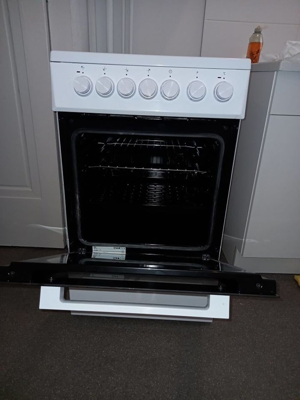 CUISINIERE VITROCERAMIQUE ! COMME NEUVE ! AFFAIRE A SAISIR Electroménager