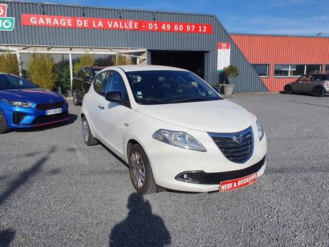 Lancia Ypsilon 1.2 8v 69 ch Stop&Start Gold 2013 occasion Coulombiers 86600