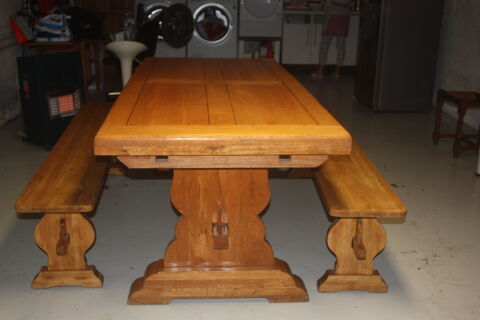 Table et 2 bancs ch�ne massif 450 Montdidier (80)