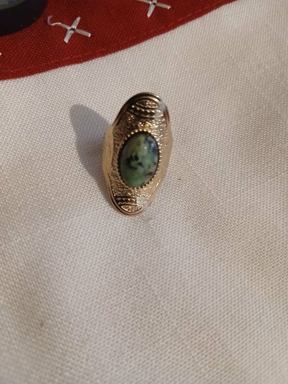  Deux magnifiques bagues neuves ovales avec pierre N&deg; 1444 Bijoux et montres