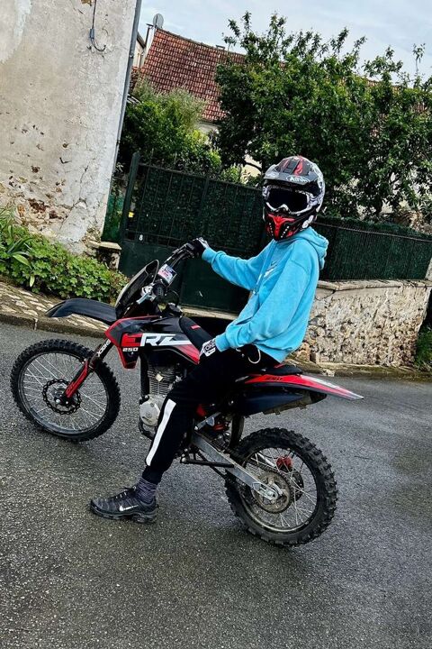 Moto DIVERS 2023 occasion Ch&eacute;cy 45430