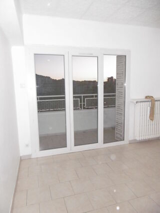  Appartement à louer 3 pièces 45 m²