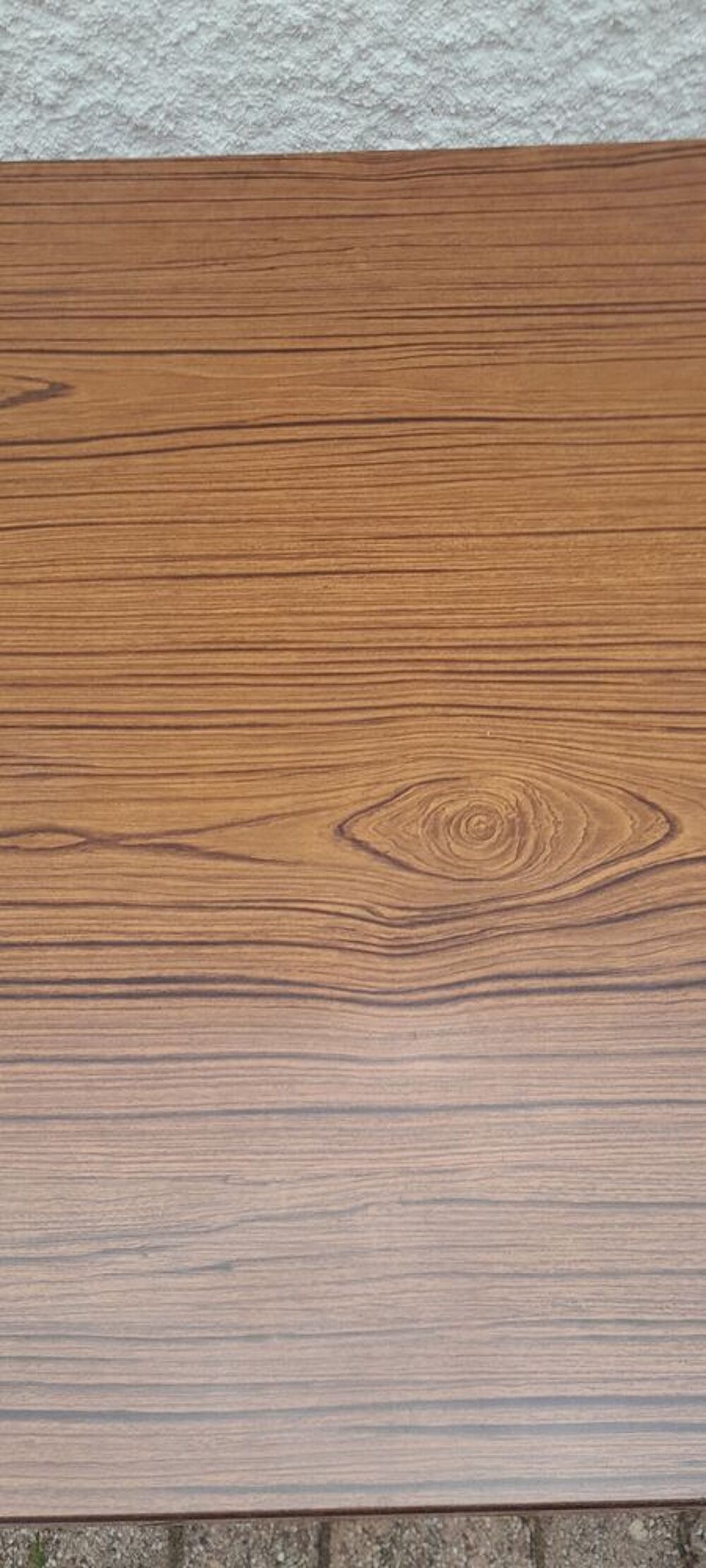 Nous vendons une table Formica avec 2 rallonges en T.B.E
Meubles