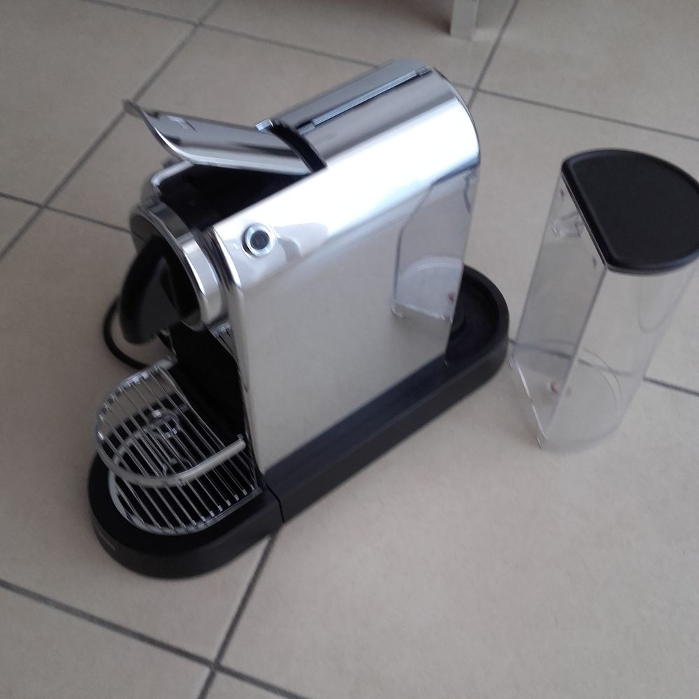 Machine nespresso Electroménager