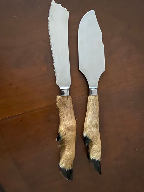 Pelle  tarte et couteau  pain pattes de chevreuil 16 Toulon (83)