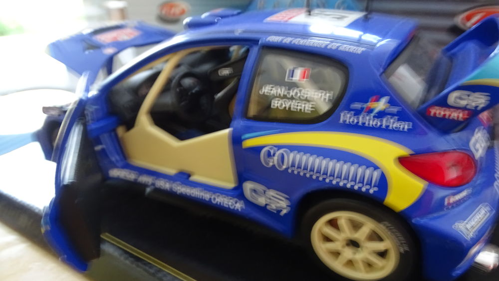 Miniatures 1/18 PEUGEOT 206 WRC de chez SOLIDO Jeux / jouets