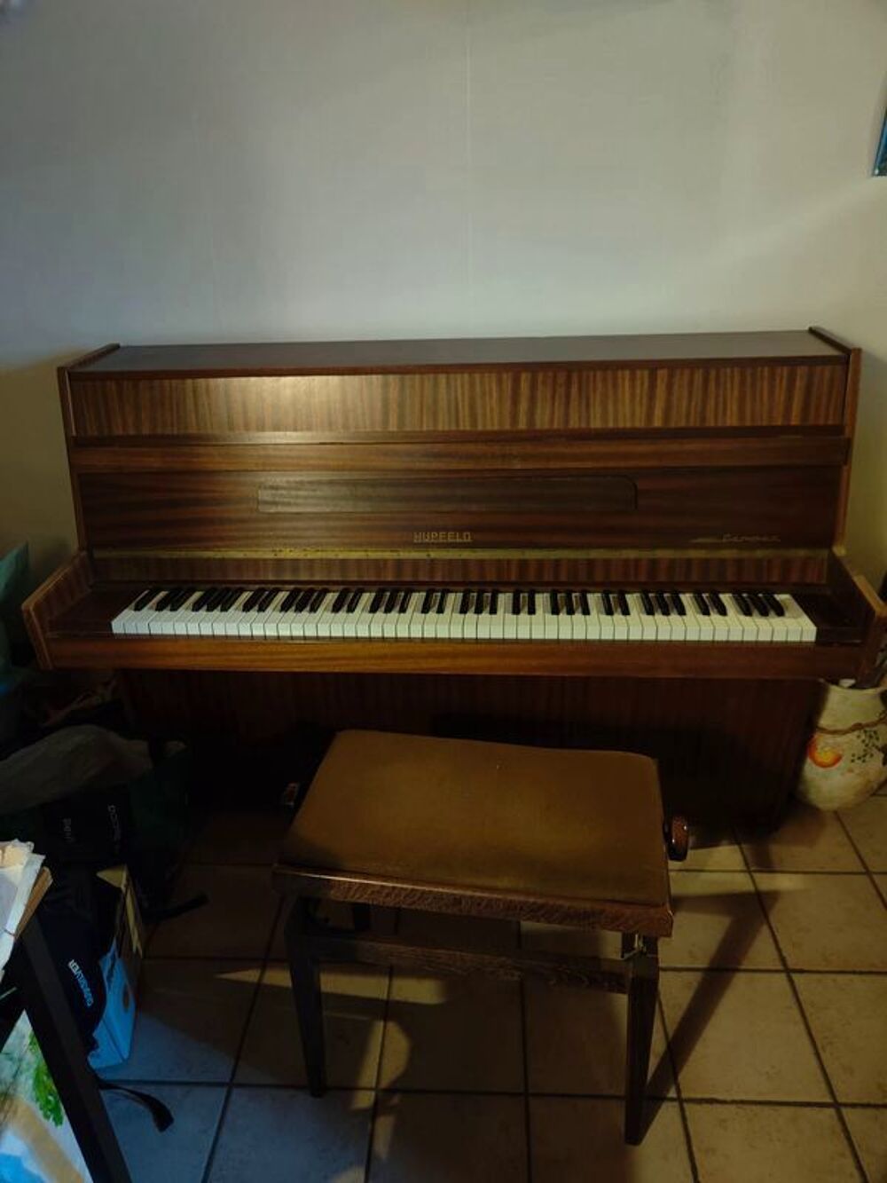 Piano droit d'&eacute;tude Hupfeld mod&egrave;le Carmen 