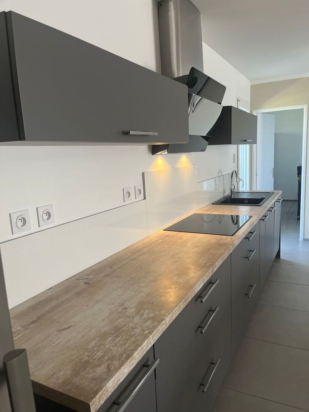 Cuisine ixina + table sur mesure Cuisine
