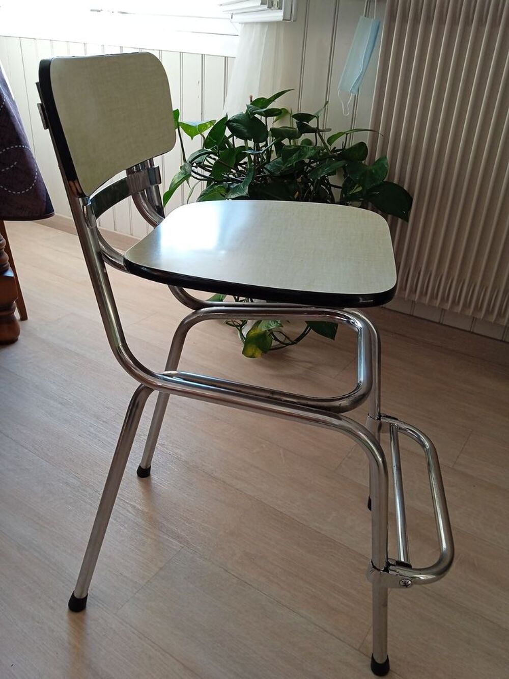 Chaise enfant vintage &eacute;volutive formica . Mobilier enfants