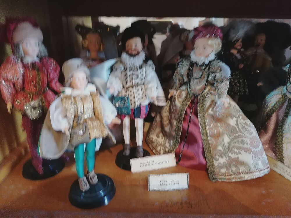 Poup&eacute;es collection histoire. Décoration