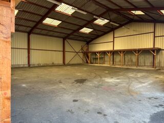  Parking / Garage  louer 320 m