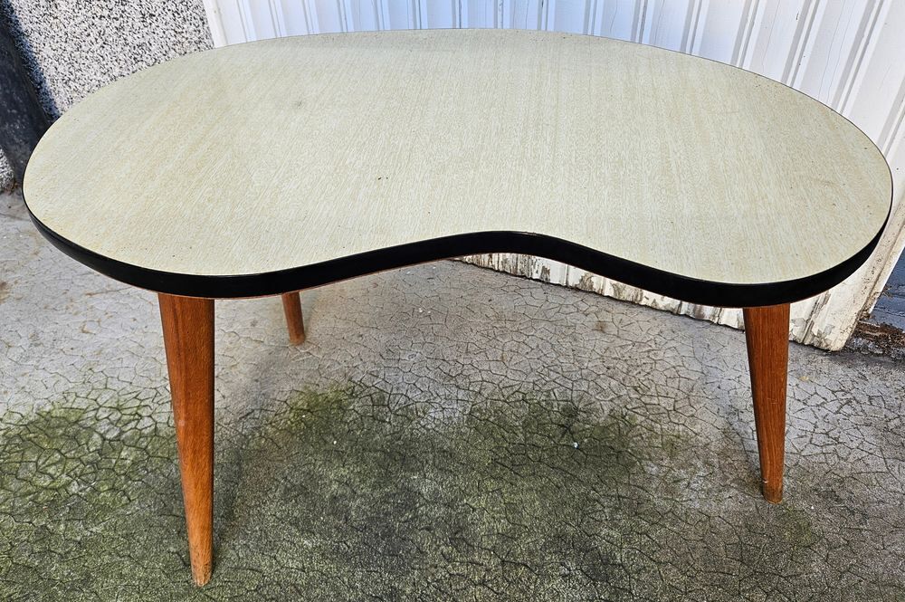 Petite table r&eacute;tro, Meubles
