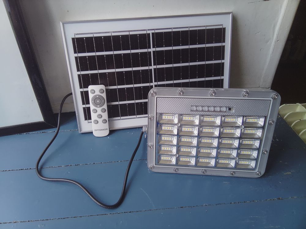 Projecteur d'ext&eacute;rieur solaire &eacute;tat neuf Bricolage