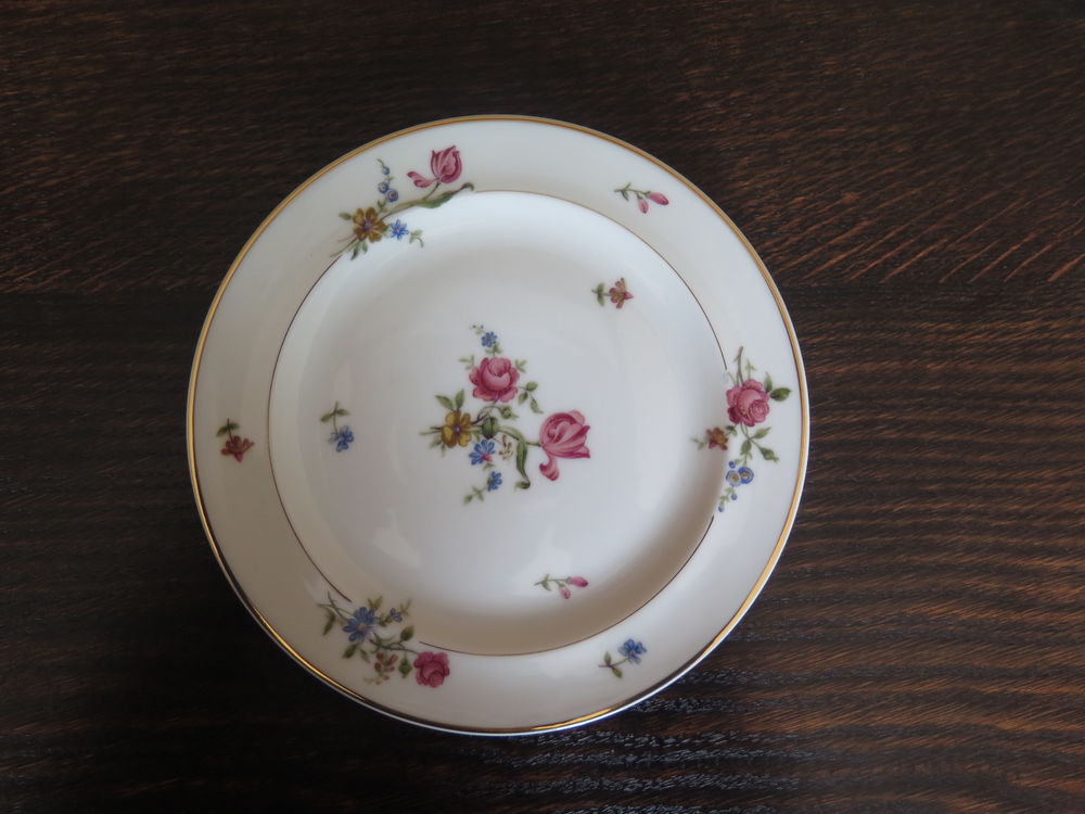 assiettes &agrave; dessert en porcelaine de Limoges A. VIGNAUD Décoration