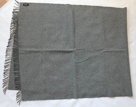 Grande Echarpe Grise APC mixte 40 Issy-les-Moulineaux (92)
