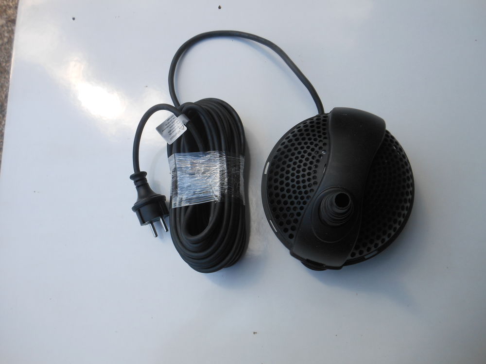 Pompe pour bassin 2500 l/h - 220veff Jardin