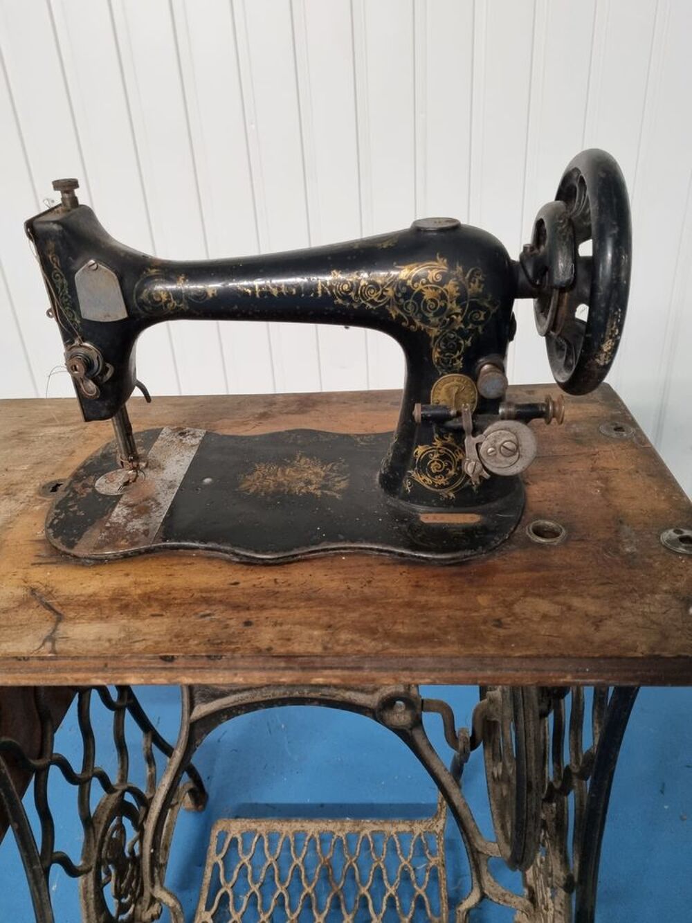 Magnifique table pour machine &agrave; coudre Singer d&eacute;but 20&egrave;me si Décoration
