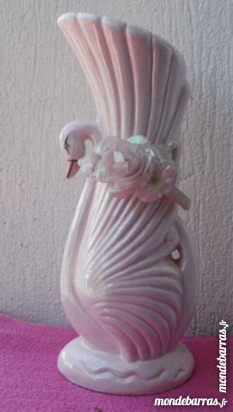 Vase rose en porcelaine, motif avec un cygne 7 Montauban (82)