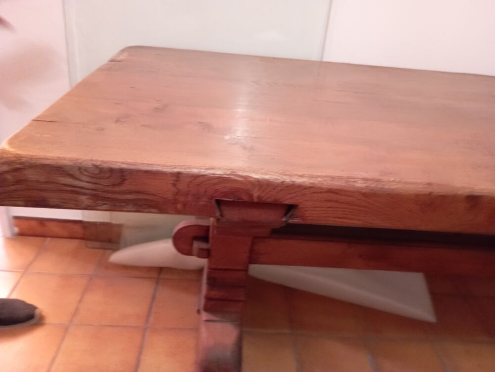 une table de salle &agrave; manger en ch&ecirc;ne Meubles