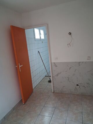  Appartement à louer 2 pièces 70 m²