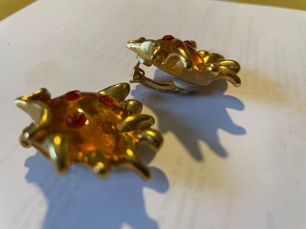 BO Clip dor&eacute;e coeur r&eacute;sine jaune strass C LACROIX Bijoux et montres