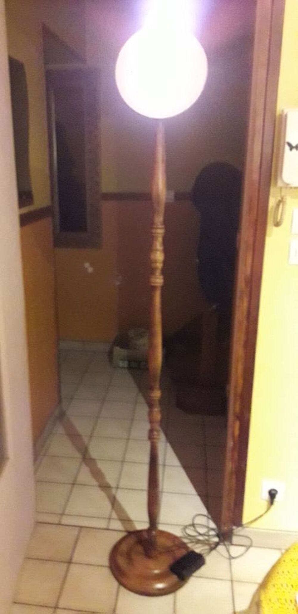 LAMPE HALOGENE BOIS. Décoration