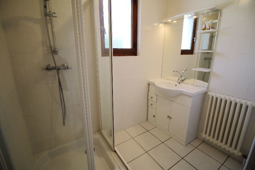 Location Appartement Appartement T3 au 1er étage d'une villa ave un garage 20 m² Saint-béron