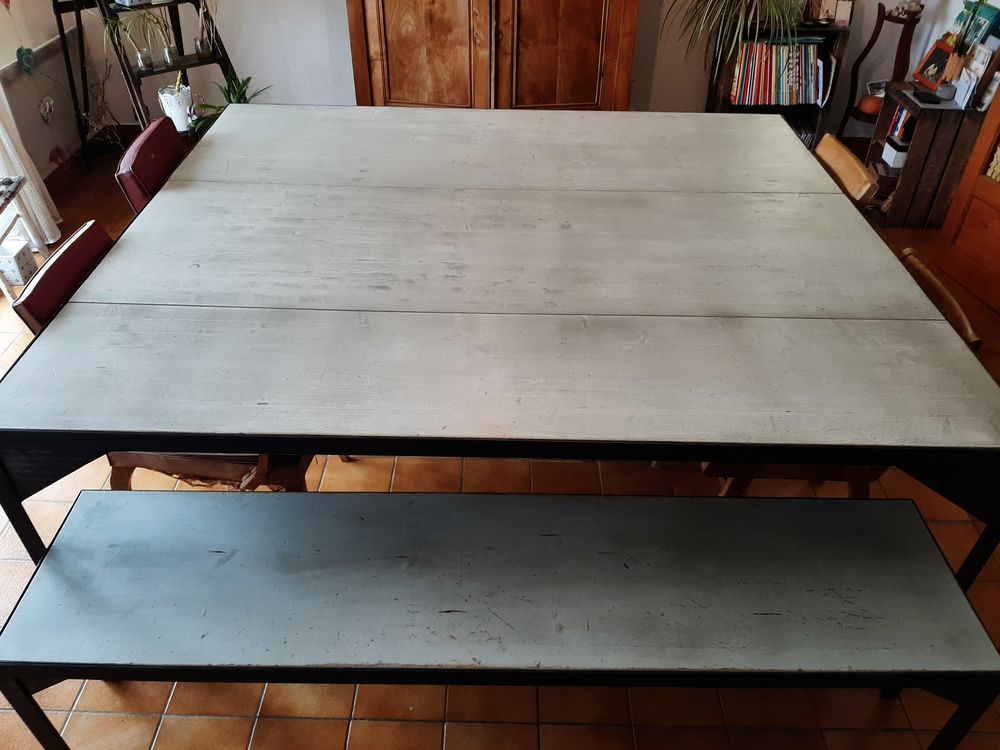 Table salle &agrave; manger et bancs Meubles