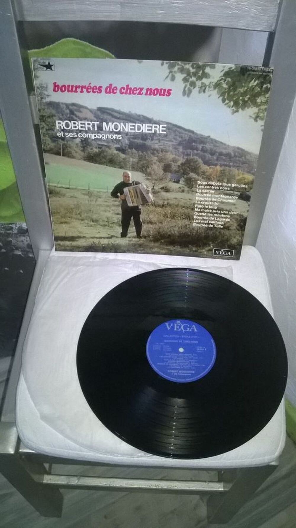 Vinyle Robert Mon&eacute;di&egrave;re Et Ses Compagnons
Bourr&eacute;es de chez CD et vinyles