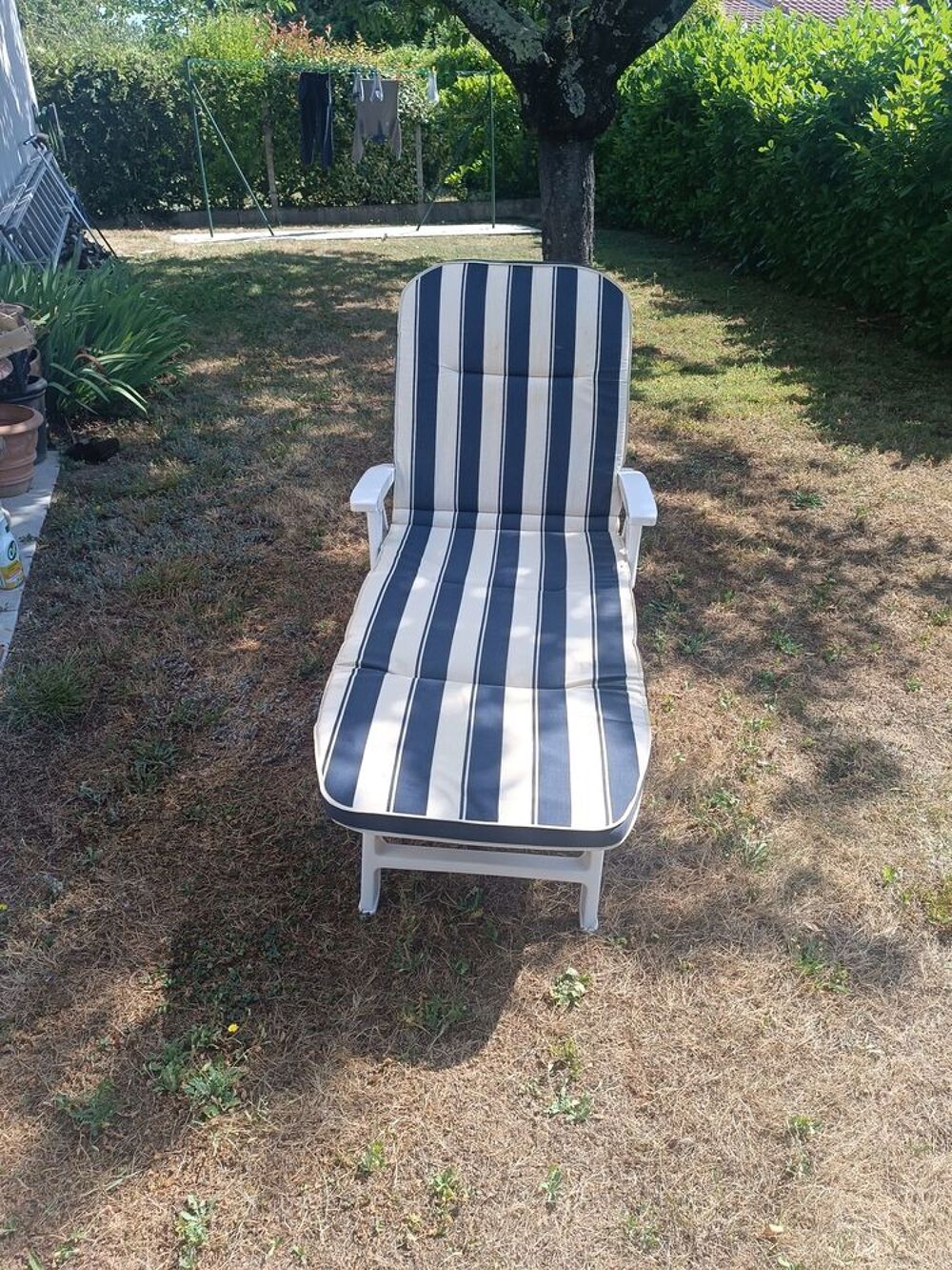 bain de soleil en r&eacute;sine avec matelas Jardin