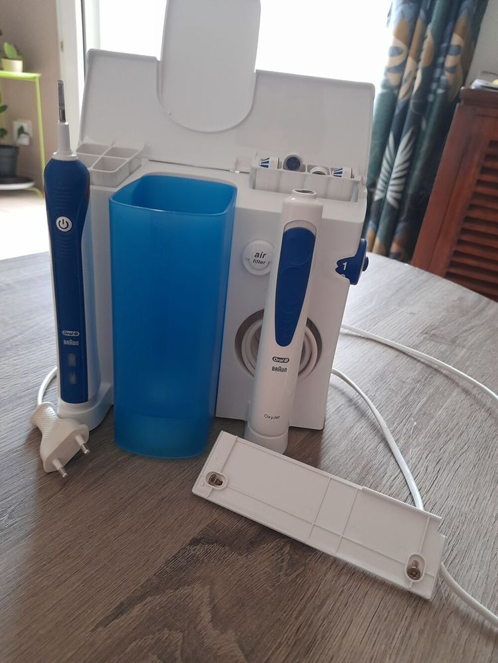 Brosse a dents electrique Braun oral B avec jet dentaire Electroménager