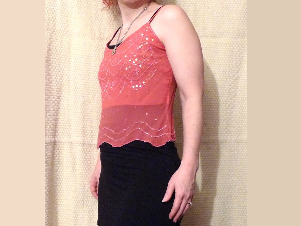 Top/ Tee Shirt Rose &agrave; Bretelles et Pastilles Iris&eacute;es- She's Vêtements