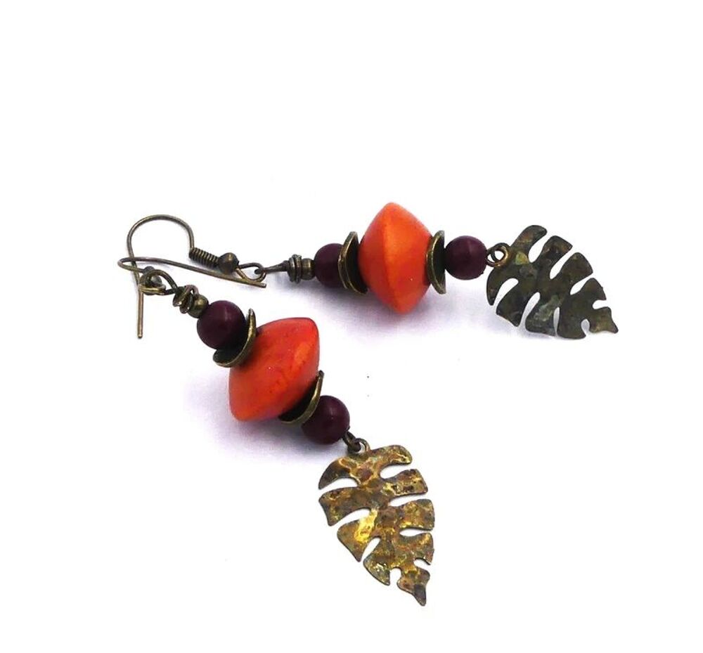 Boucles d'oreilles rustiques, bois, laiton patin&eacute;, verre
Bijoux et montres