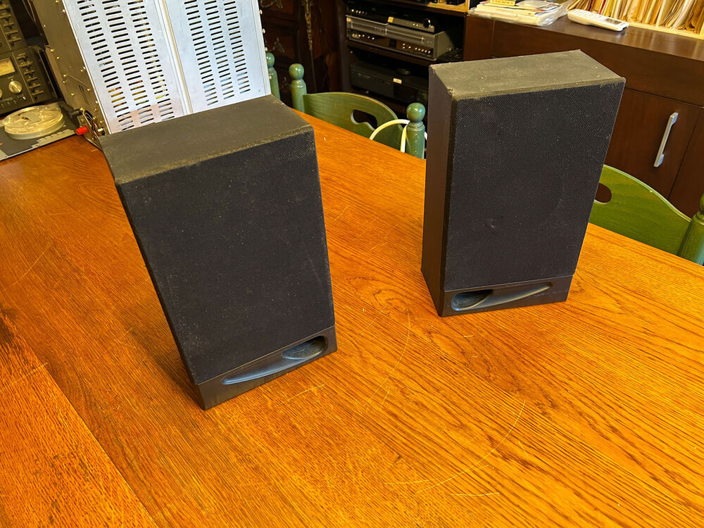 Mini chaine op&eacute;rationnelle, avec de nombreux faux contacts. Audio et hifi