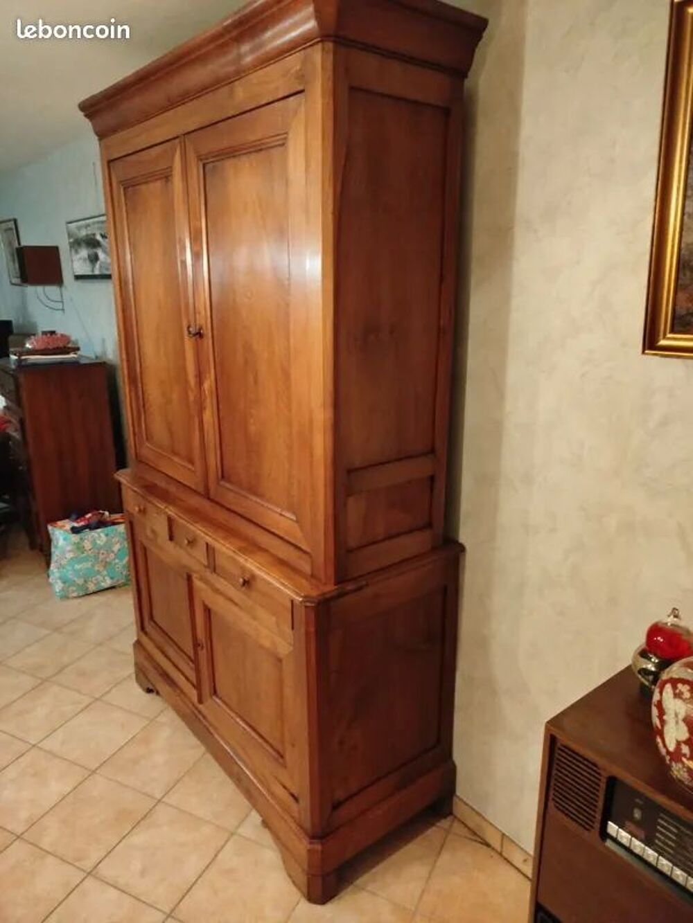 Meuble buffet merisier massif
Meubles