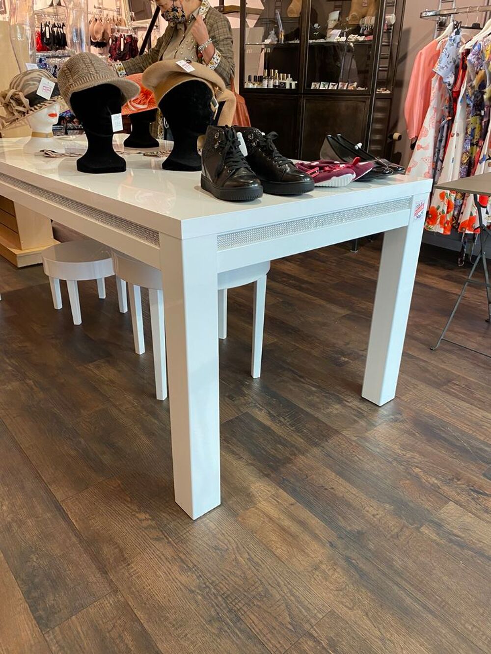 table de salon avec strass Meubles