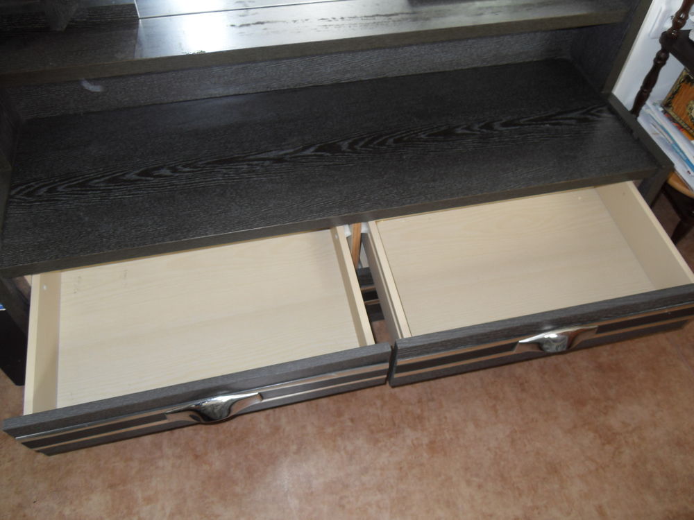 coiffeuse tres bon etat Meubles