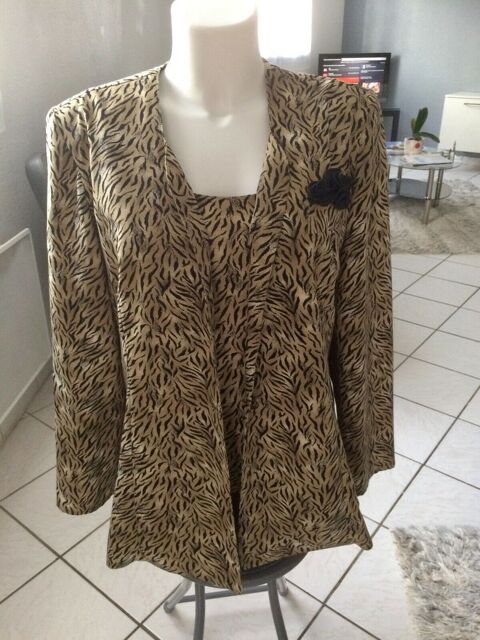 Ensemble top et veste imprim� animal T42/44 environ 45 L�zignan-Corbi�res (11)
