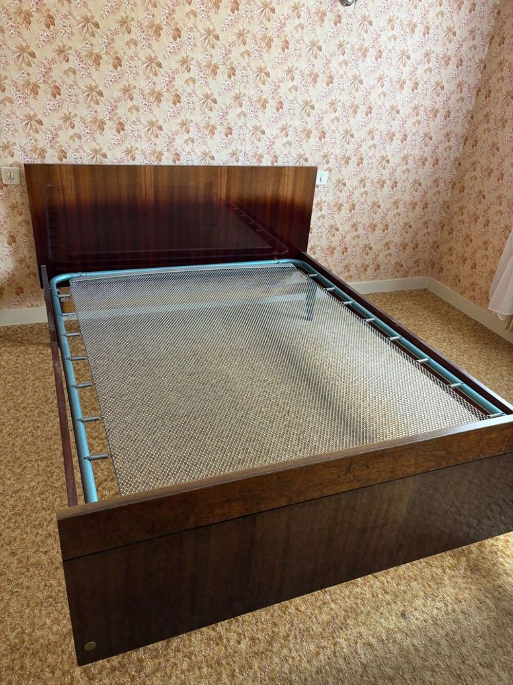 Lit de 140 et sommier m&eacute;tallique Meubles