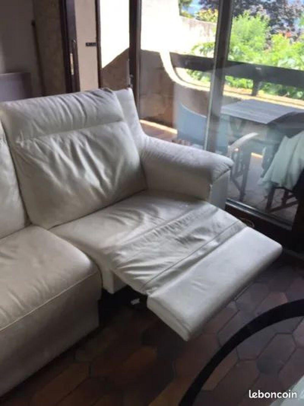 Grand canap&eacute; cuir blanc avec relax et pouf Meubles