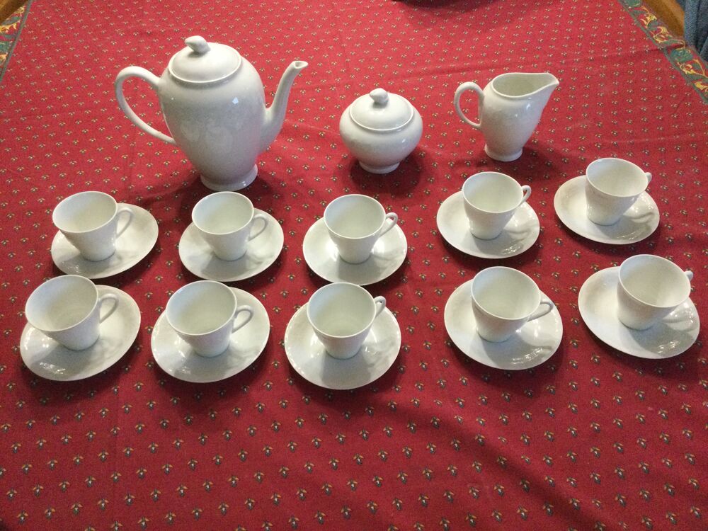 Service &agrave; caf&eacute; blanc uni en porcelaine de Limoges Cuisine
