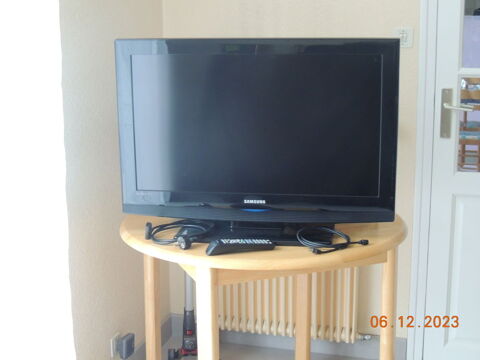 Tlvision Samsung 80 cms + 1 support mural 90 Chantonnay (85)