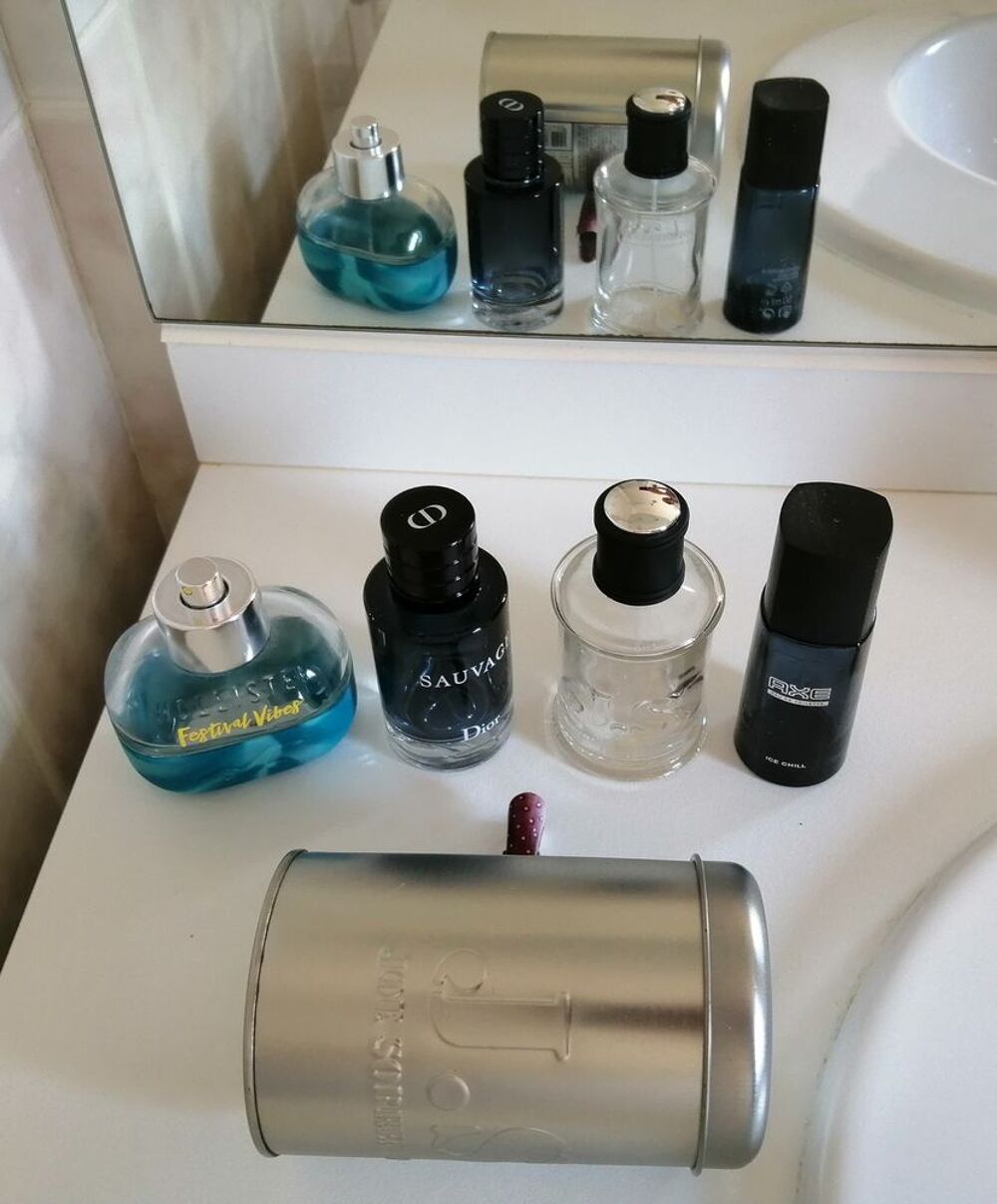 BOUTEILLES DE PARFUM VIDES 